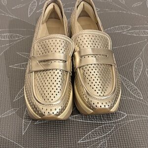 Dolce Vita Gold Perforated Women's Loafers. Size 8
